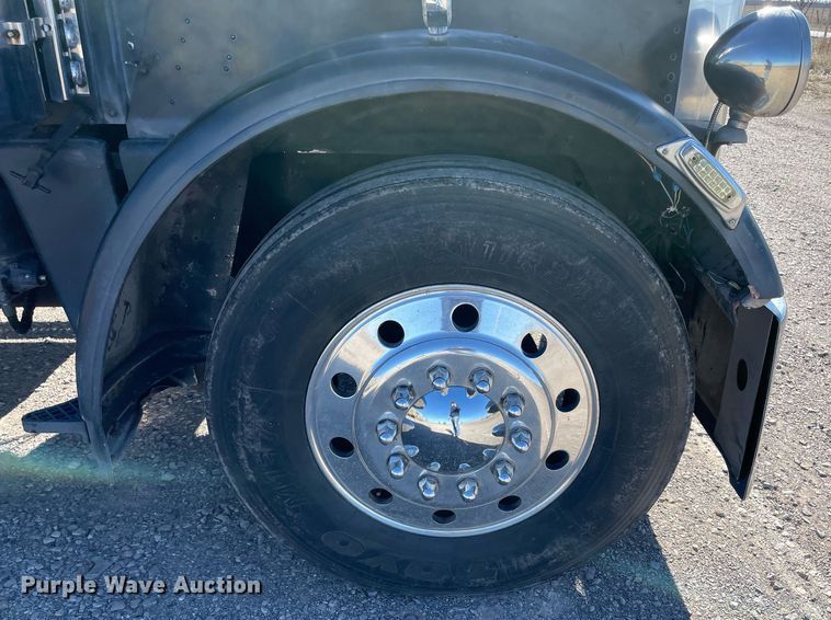 image for item NA9750 1985 Peterbilt 359 semi truck