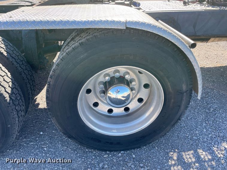 image for item NA9750 1985 Peterbilt 359 semi truck