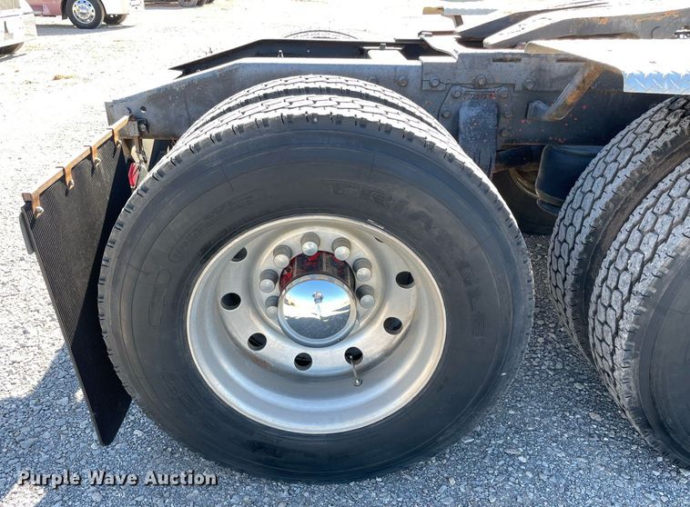 image for item NA9750 1985 Peterbilt 359 semi truck