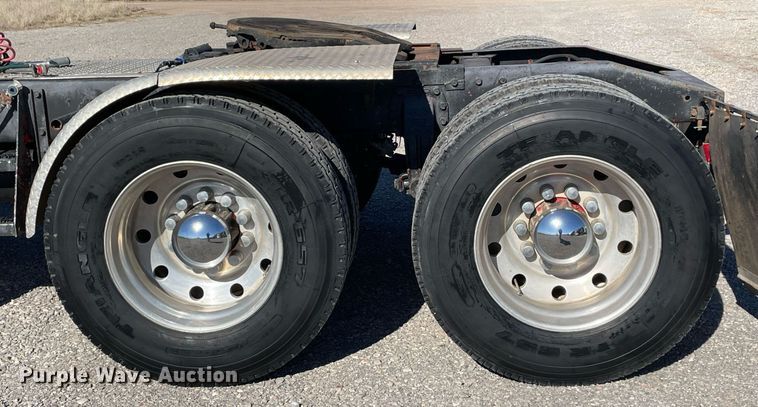 image for item NA9750 1985 Peterbilt 359 semi truck