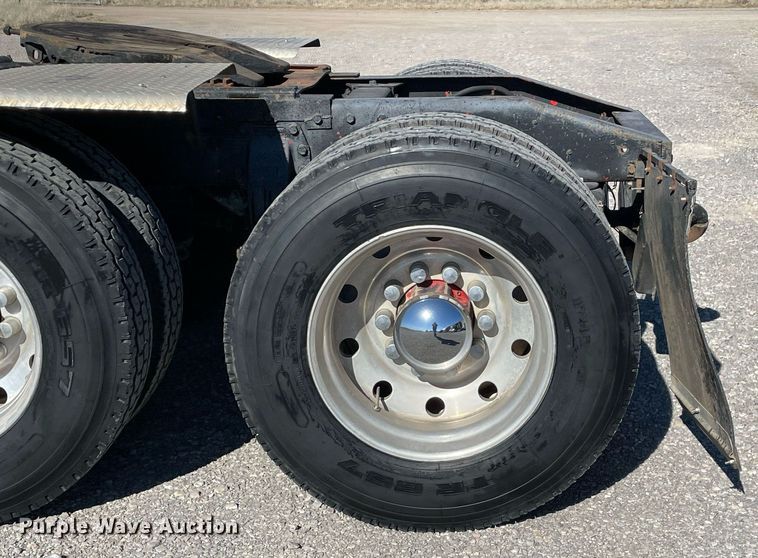image for item NA9750 1985 Peterbilt 359 semi truck