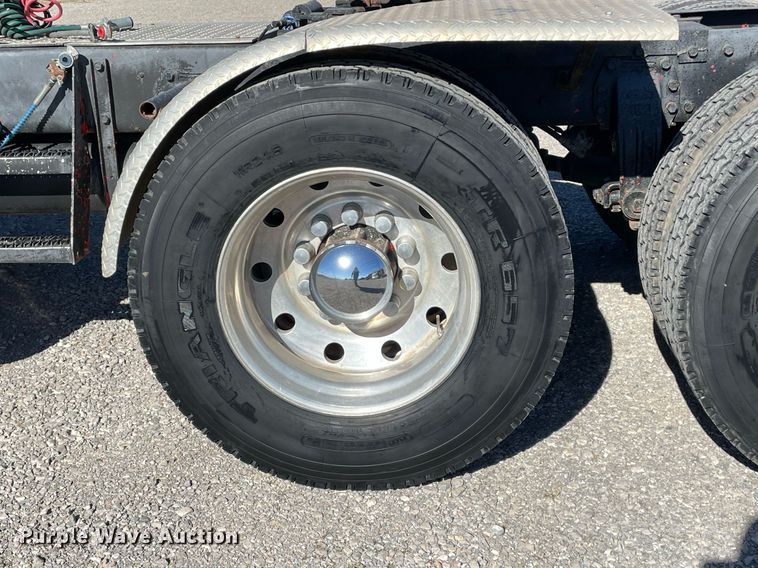 image for item NA9750 1985 Peterbilt 359 semi truck