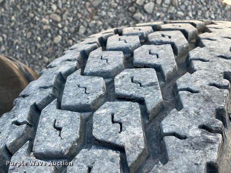 image for item NA9750 1985 Peterbilt 359 semi truck