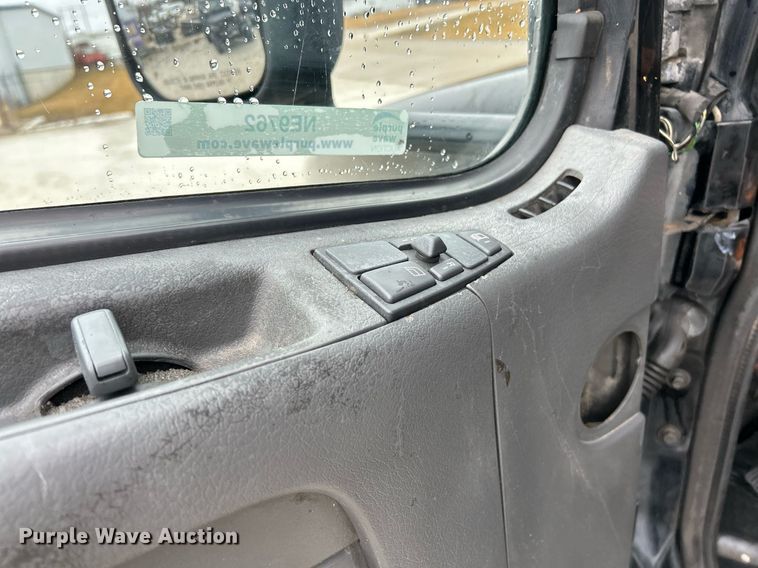 image for item NE9762 2005 Volvo VNL semi truck