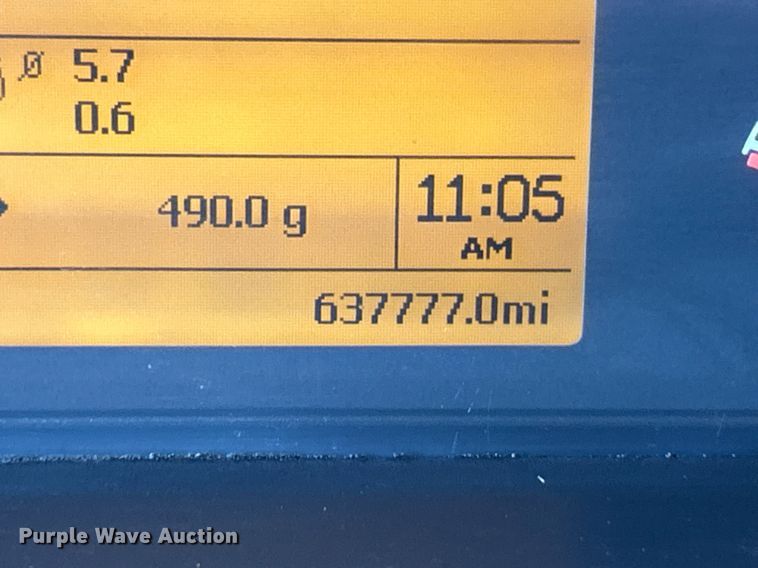 image for item NE9762 2005 Volvo VNL semi truck