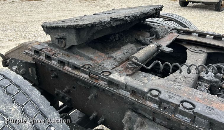 image for item NE9762 2005 Volvo VNL semi truck