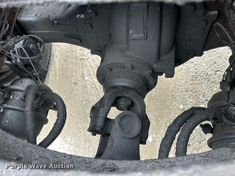 image for item NE9762 2005 Volvo VNL semi truck