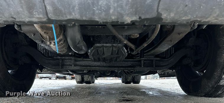 image for item NE9762 2005 Volvo VNL semi truck