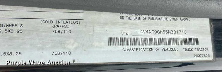 image for item NE9762 2005 Volvo VNL semi truck