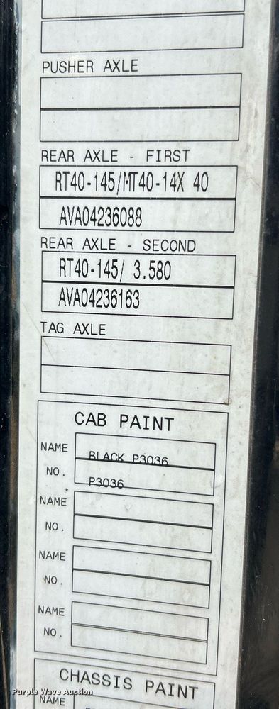 image for item NE9762 2005 Volvo VNL semi truck