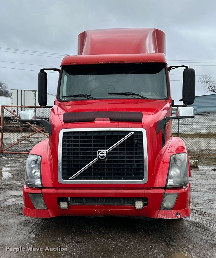 image for item NL9275 2006 Volvo VN Series semi truck