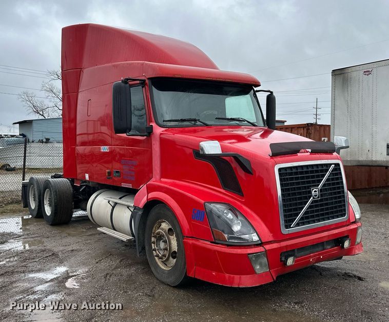 image for item NL9275 2006 Volvo VN Series semi truck