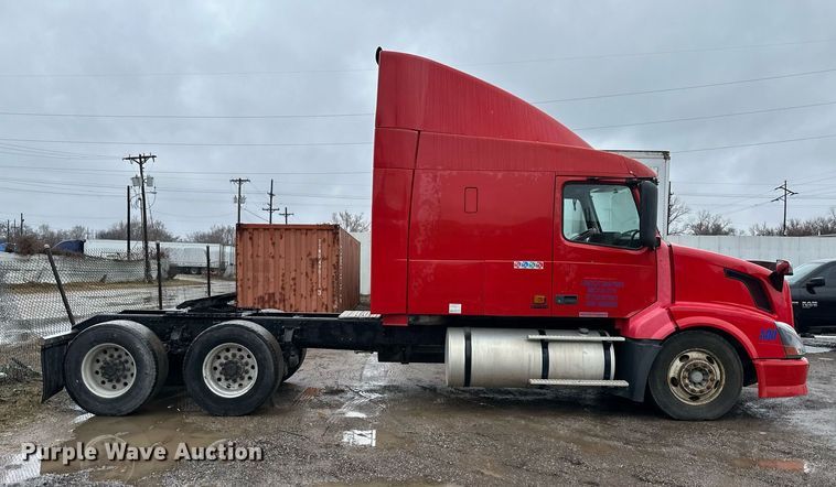 image for item NL9275 2006 Volvo VN Series semi truck