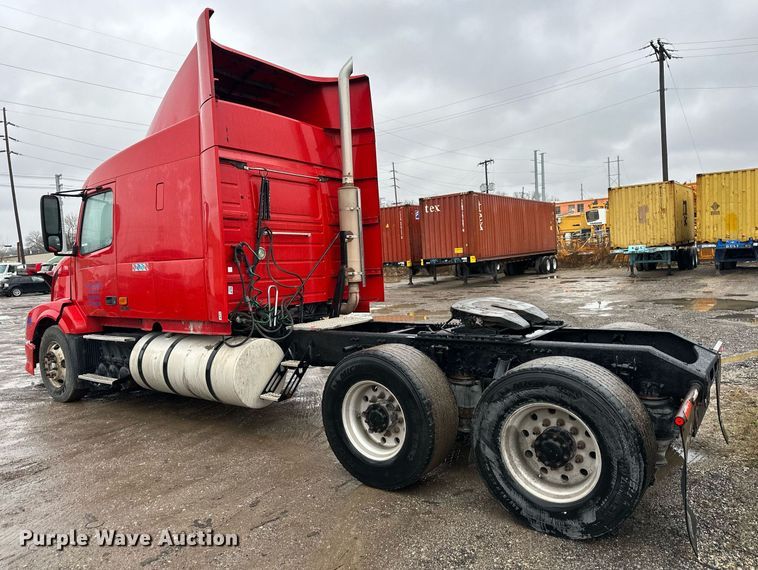 image for item NL9275 2006 Volvo VN Series semi truck