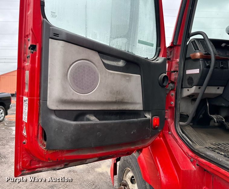 image for item NL9275 2006 Volvo VN Series semi truck