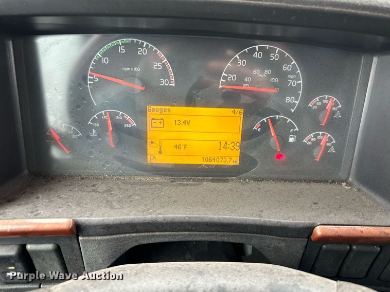 image for item NL9275 2006 Volvo VN Series semi truck