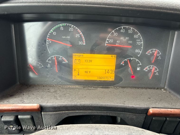 image for item NL9275 2006 Volvo VN Series semi truck