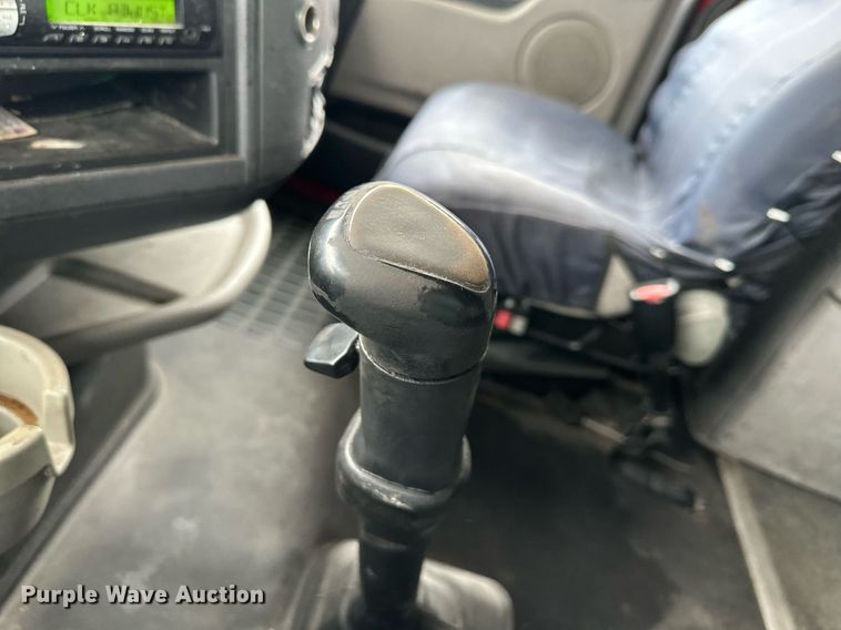 image for item NL9275 2006 Volvo VN Series semi truck