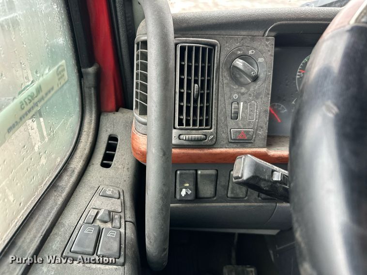 image for item NL9275 2006 Volvo VN Series semi truck