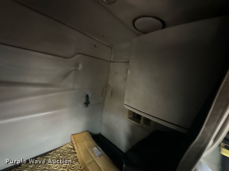 image for item NL9275 2006 Volvo VN Series semi truck