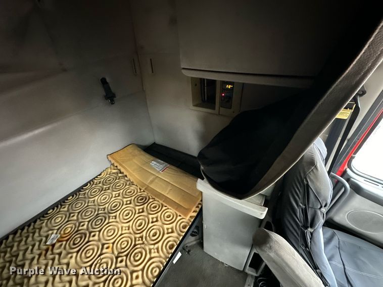 image for item NL9275 2006 Volvo VN Series semi truck