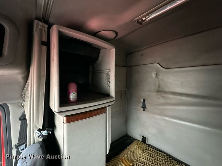 image for item NL9275 2006 Volvo VN Series semi truck