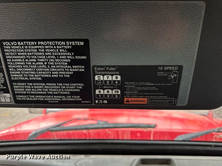 image for item NL9275 2006 Volvo VN Series semi truck