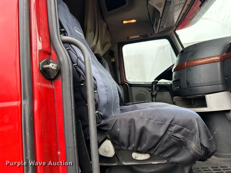 image for item NL9275 2006 Volvo VN Series semi truck