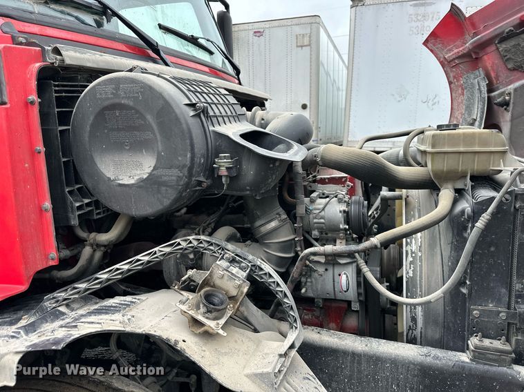 image for item NL9275 2006 Volvo VN Series semi truck