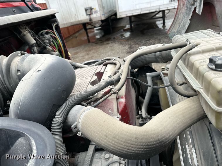 image for item NL9275 2006 Volvo VN Series semi truck