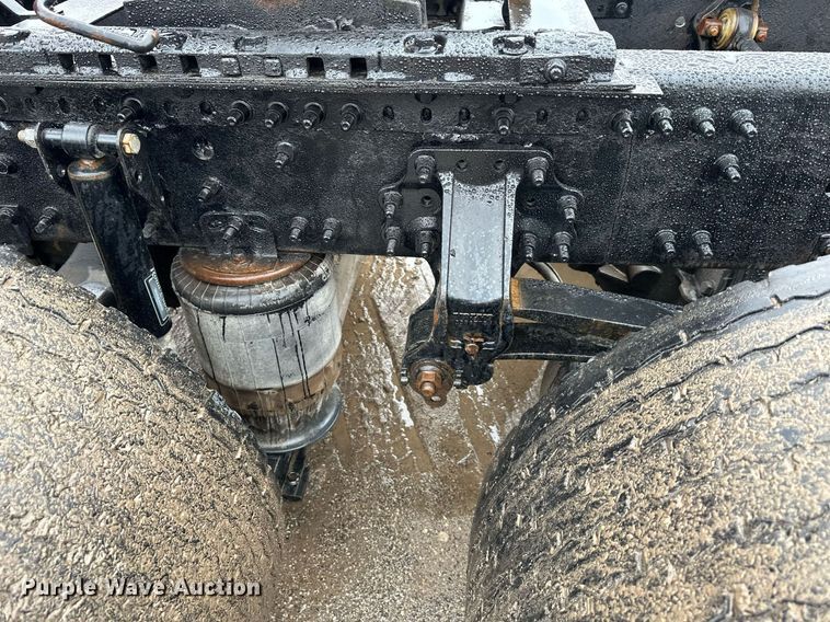 image for item NL9275 2006 Volvo VN Series semi truck