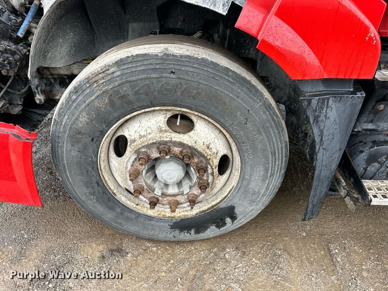 image for item NL9275 2006 Volvo VN Series semi truck