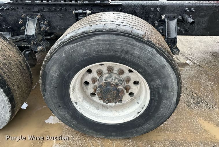 image for item NL9275 2006 Volvo VN Series semi truck