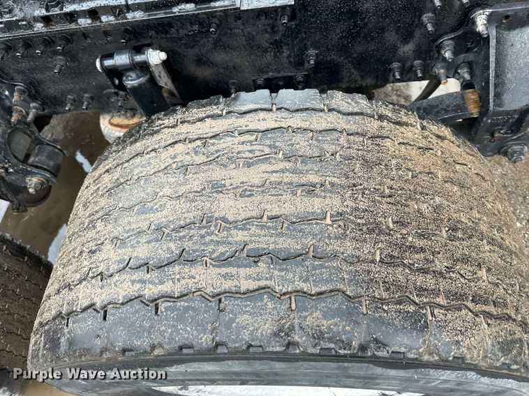 image for item NL9275 2006 Volvo VN Series semi truck