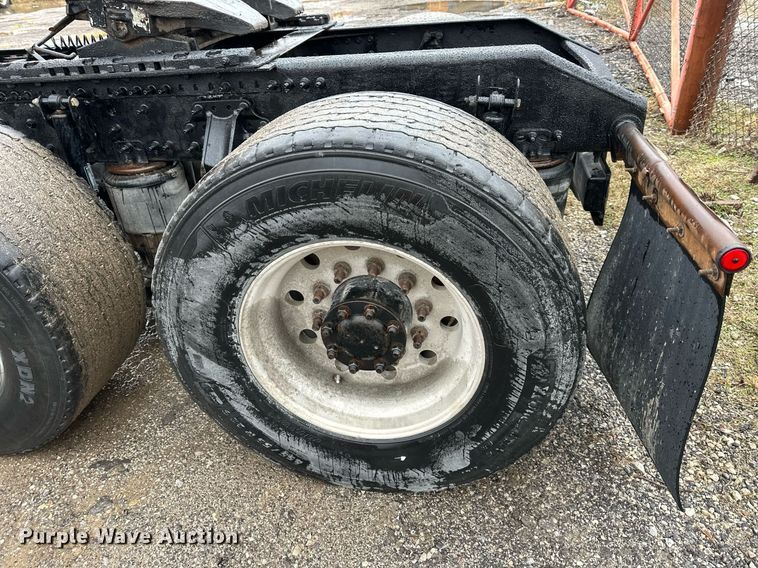 image for item NL9275 2006 Volvo VN Series semi truck