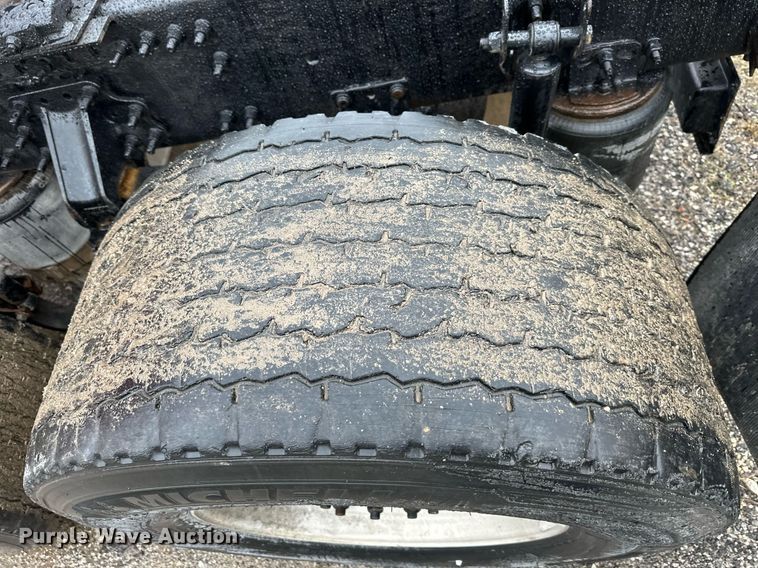 image for item NL9275 2006 Volvo VN Series semi truck