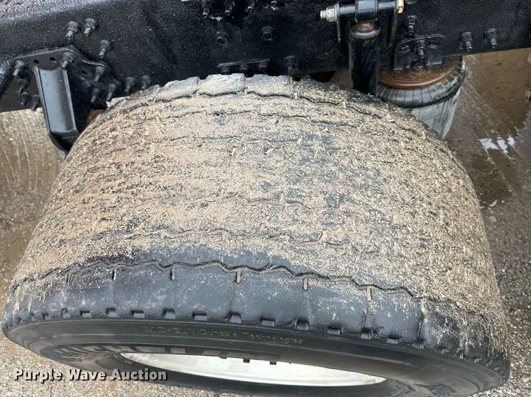 image for item NL9275 2006 Volvo VN Series semi truck