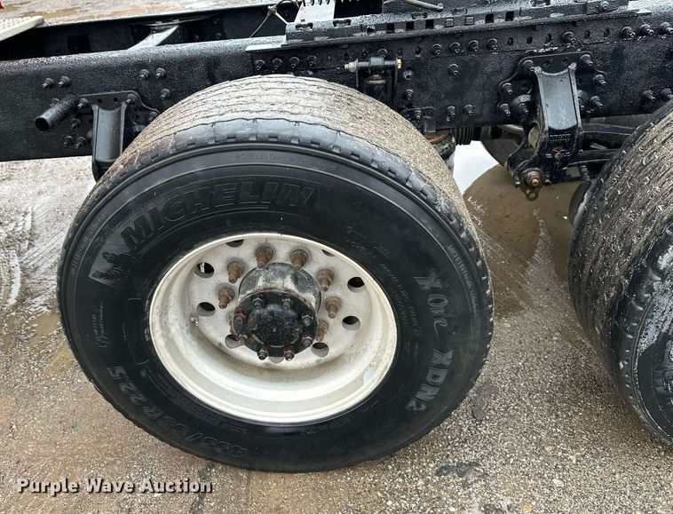 image for item NL9275 2006 Volvo VN Series semi truck