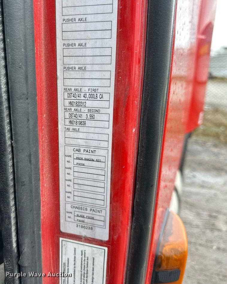 image for item NL9275 2006 Volvo VN Series semi truck