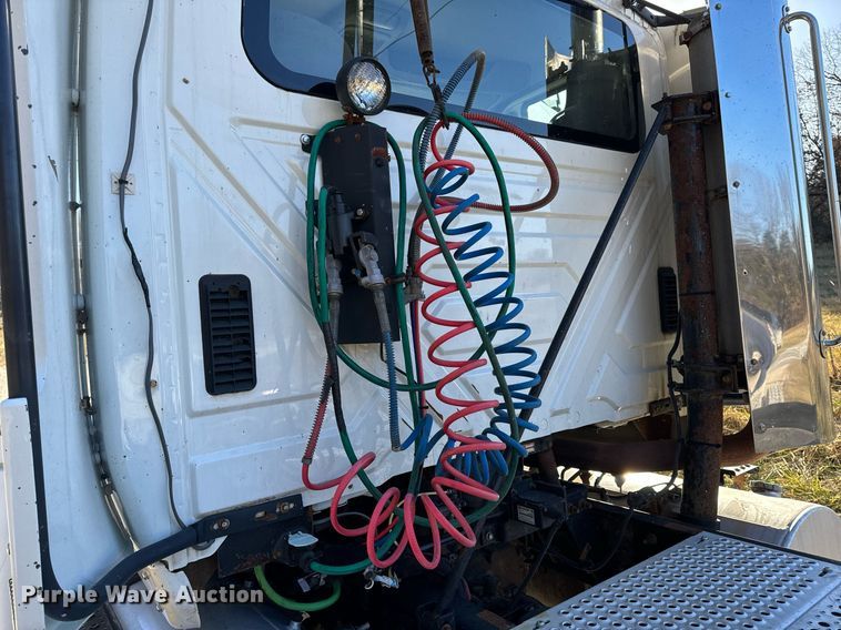 image for item NM9193 2012 International TranStar 8600 semi truck