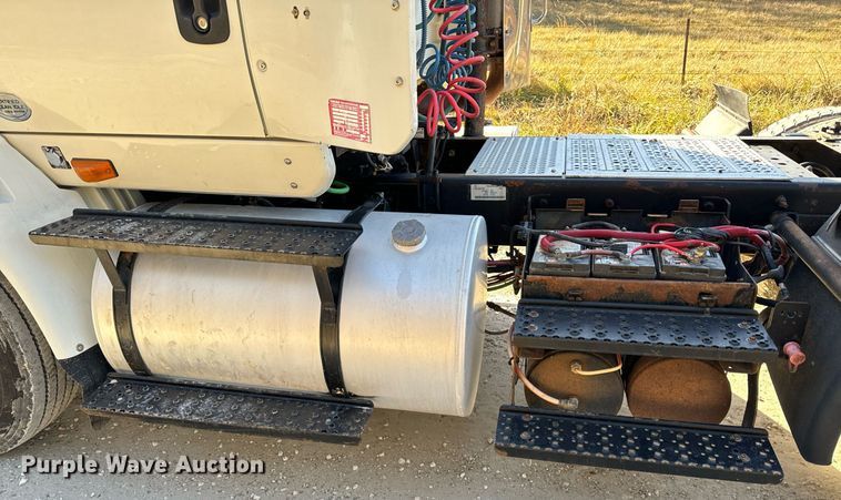 image for item NM9193 2012 International TranStar 8600 semi truck