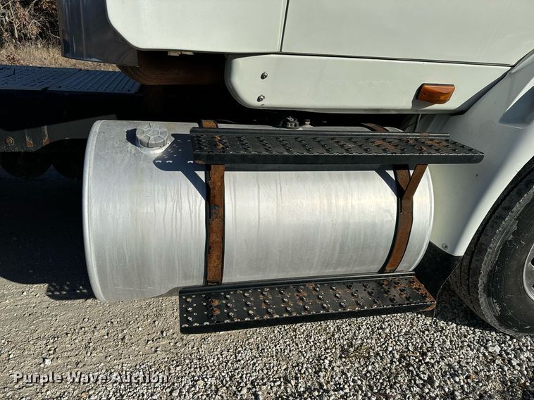 image for item NM9193 2012 International TranStar 8600 semi truck