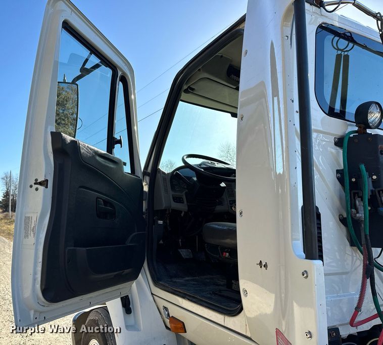 image for item NM9193 2012 International TranStar 8600 semi truck