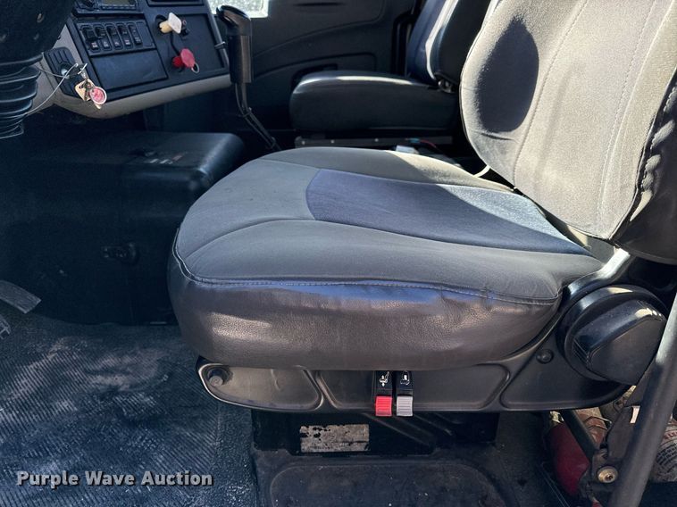 image for item NM9193 2012 International TranStar 8600 semi truck