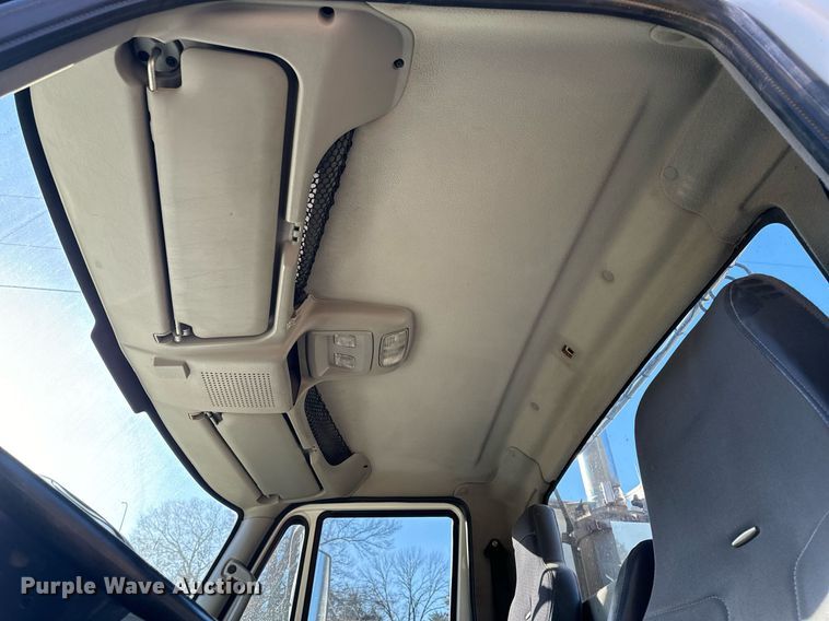 image for item NM9193 2012 International TranStar 8600 semi truck