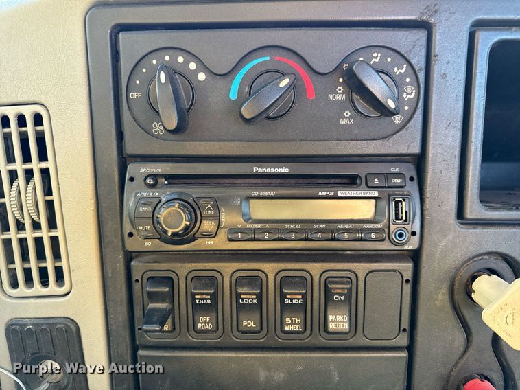 image for item NM9193 2012 International TranStar 8600 semi truck