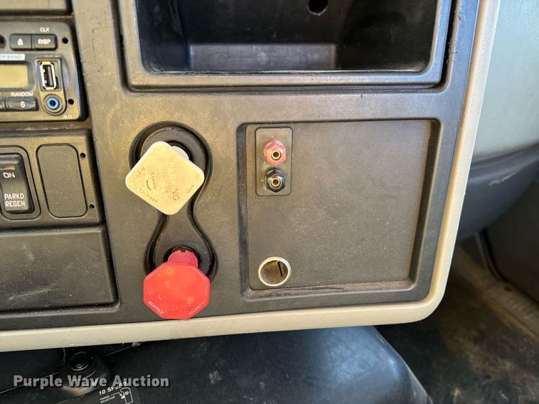 image for item NM9193 2012 International TranStar 8600 semi truck