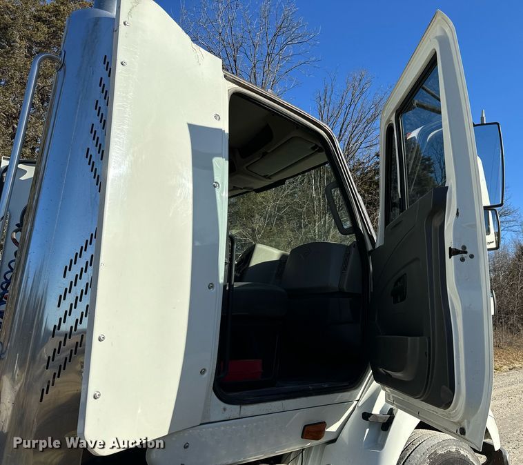 image for item NM9193 2012 International TranStar 8600 semi truck