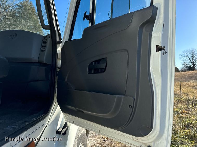 image for item NM9193 2012 International TranStar 8600 semi truck