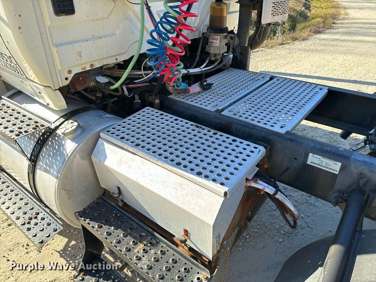 image for item NM9194 2011 International TranStar 8600 semi truck